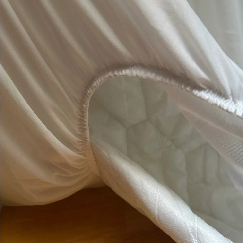 White XL Twin Quilted Mattress Protector
